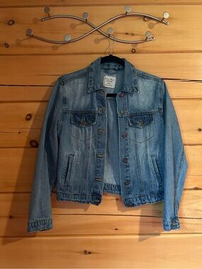 Love Tree Denim Light Blue Jean Jacket - Women's Classic Trucker